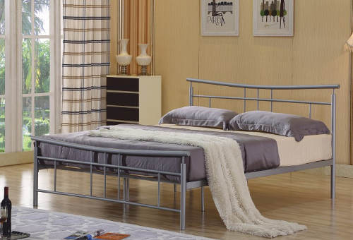 Kovová posteľ v striebornej farbe 160×200