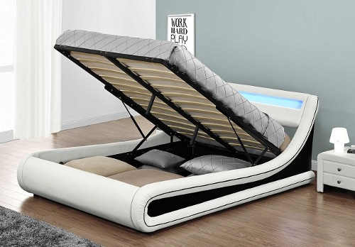 Moderná manželská posteľ s úložným priestorom