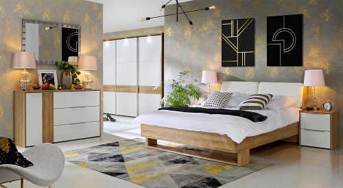 Moderná spálňa s drevenou posteľou