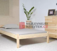 Štýlová posteľ z masívneho dreva vhodná do každého interiéru