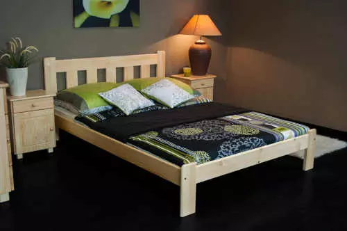 Manželská posteľ Brita z masívneho dreva