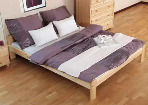 Manželská posteľ z kvalitného borovicového dreva