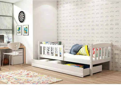 Moderná posteľ do detskej izby so zábranou