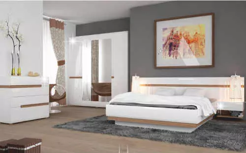 Moderná spálňa v bielom lesku