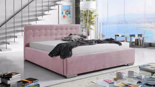 Ružová čalúnená manželská posteľ