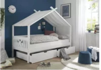Detská posteľ v univerzálnom bielom dizajne s baldachýnom