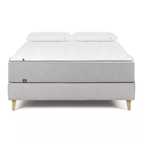 Moderná posteľ v minimalistickom dizajne