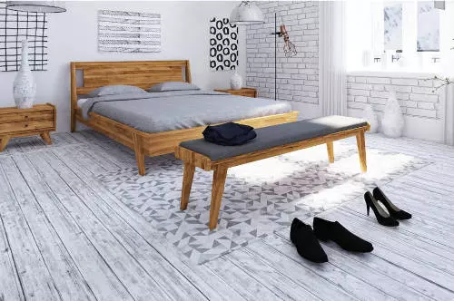 Dvojlôžková priestranná posteľ z masívneho dreva